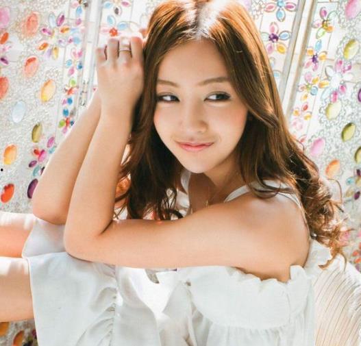 女优新山兰在线视频播放,激情演绎，在线视频带你领略绝色风采